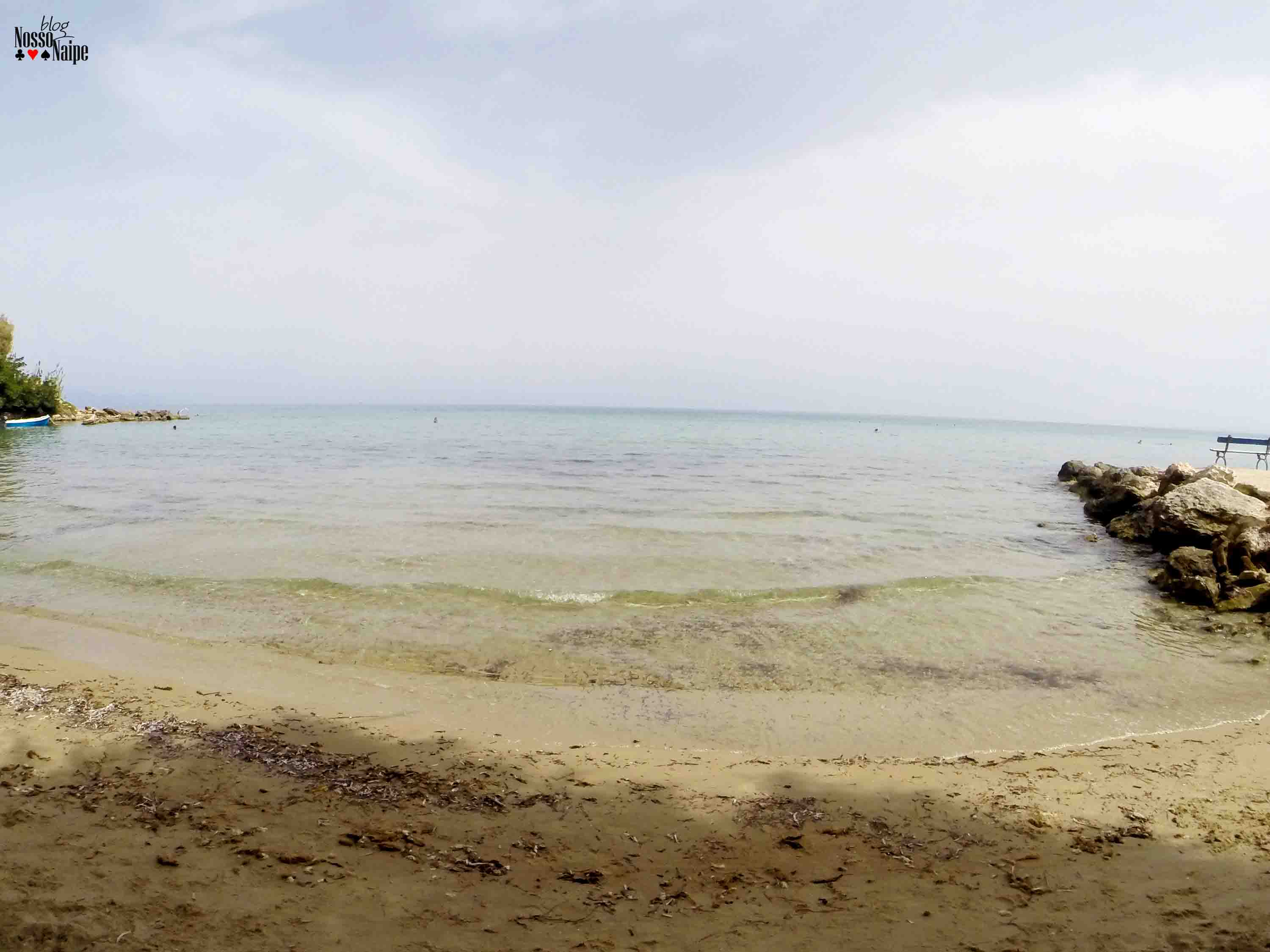 Uma das poucas praias de areia em Zakynthos.