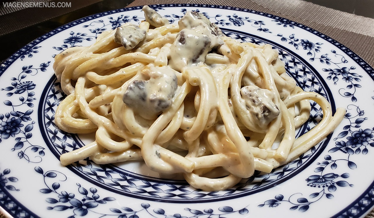 Receita de macarronada: talharim gratinado com gorgonzola e