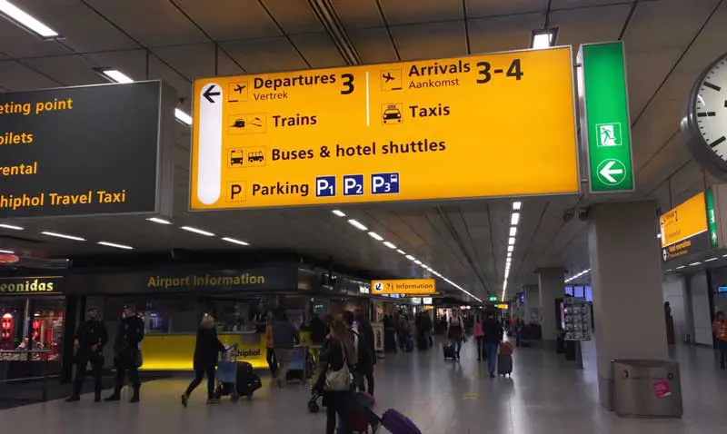Aeroporto de Amsterdã, Holanda, Schiphol - placas de sinalização dentro do aeroporto