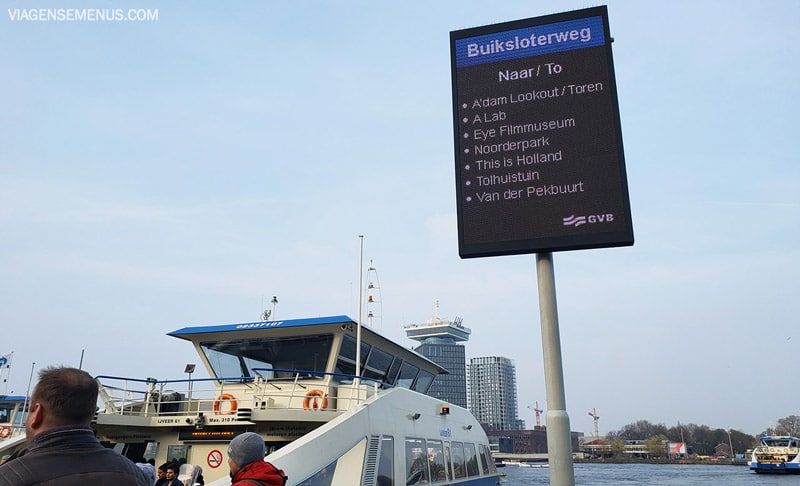 Placa da balsa que sai da Estação Central de Amsterdã