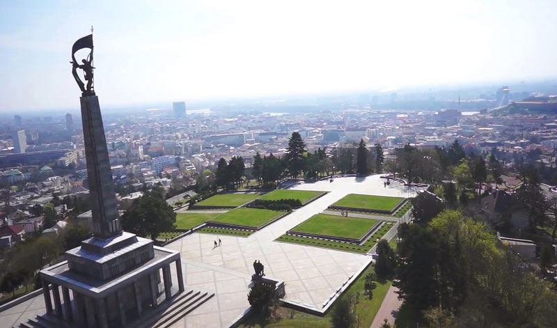 Atrações em Bratislava - Monumento Slavin