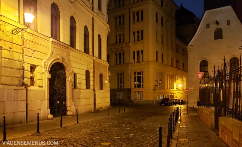O que fazer em Bratislava - cidade iluminada à noite