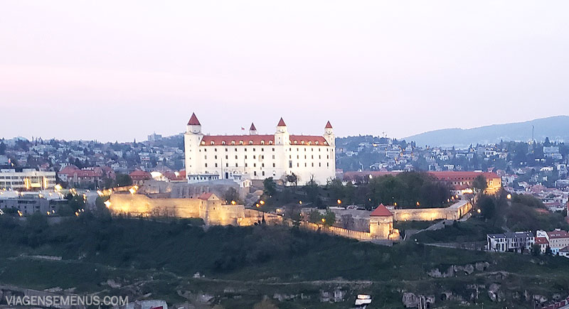 Castelo de Bratislava visto de longe