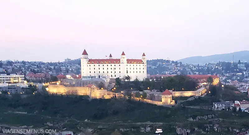Castelo de Bratislava visto de longe