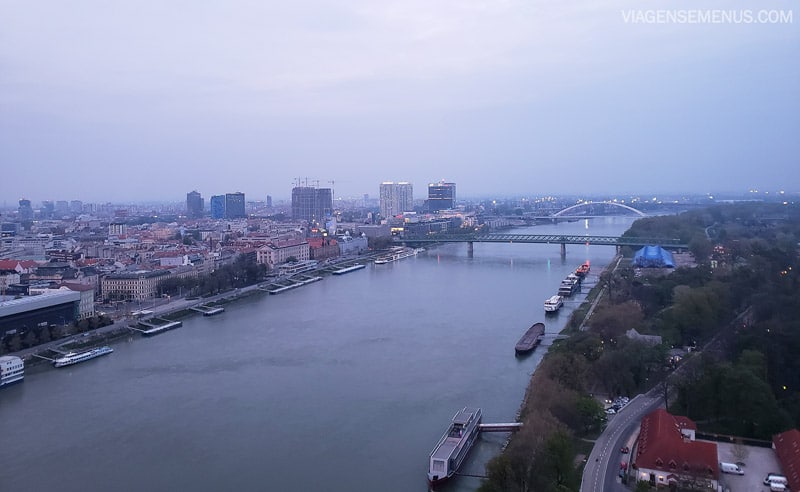 Vista para o Rio Danúbio do observatório UFO
