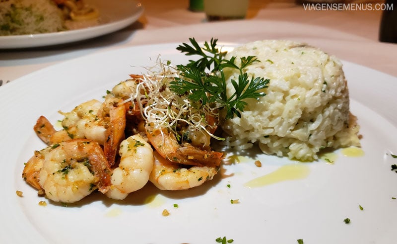 Hotel Vila Selvagem, Fortim, Ceará - camarões grelhados com arroz piamontese decorado com salsinha