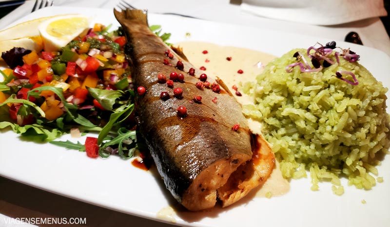 Passeio de barco com jantar em Budapeste - peixe
