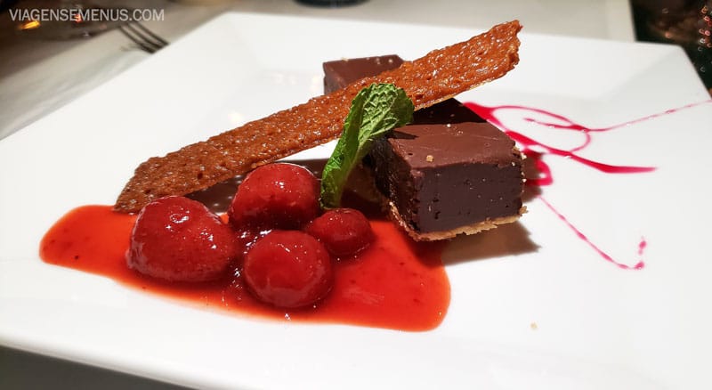 Passeio de barco com jantar em Budapeste - bolinho de chocolate