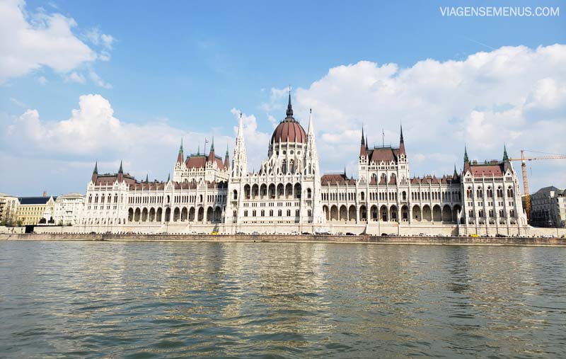 Passeio de barco em Budapeste - Parlamento Húngaro visto do rio