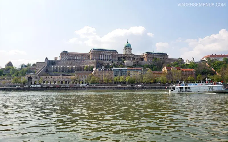 Passeio de barco em Budapeste - Castelo de Buda visto do rio Danúbio