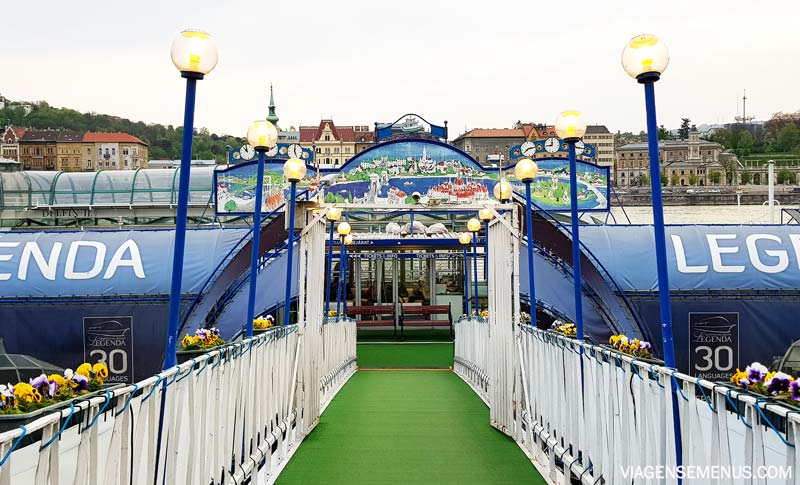 Passeio de barco em Budapeste - entrada do Legenda Cruises
