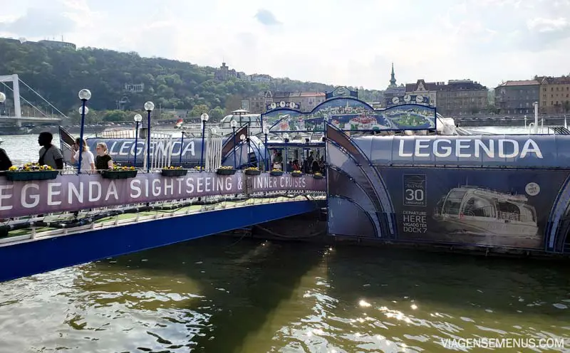 Passeio de barco em Budapeste - Legenda Cruises - imagem da doca onde fica a empresa Legenda