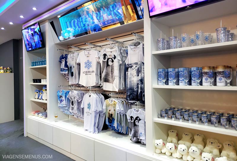 Icebar Fortaleza - bar de gelo, lojinha com vários produtos, camisetas, canecas e pelúcias de pinguim