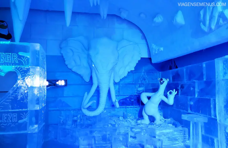 Icebar Fortaleza - esculturas de elefante e urso no bar de gelo