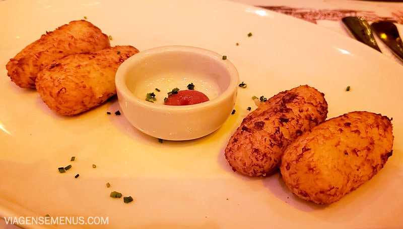 Paris 6 Fortaleza - entrada, 4 bolinhos de arroz com um patê no meio