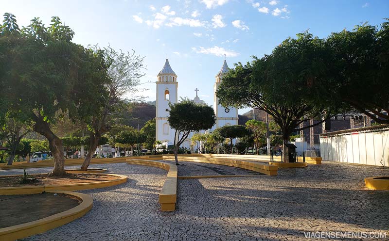 Rota Caminhos de História e Fé, Baturité, Ceará - pracinha de Baturité com a igreja ao fundo