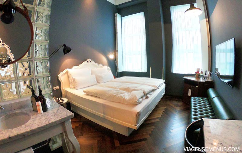 Hotel Grand Ferdinand, Viena - imagem do quarto mostrando a cama e a janela
