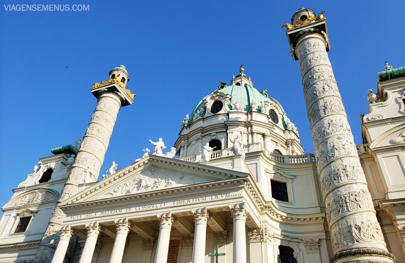 Onde se hospedar em Viena - Karlskirche vista de baixo para cima