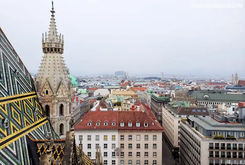 Viena vista do alto, vários prédios históricos no Innere Stadt