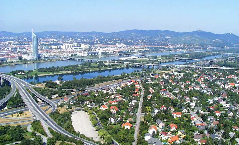 Vista de Viena da Danube Tower