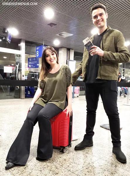 Livia e Samuel no aeroporto