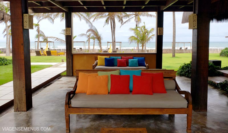 Zorah Beach Hotel, Praia de Guajiru, Ceará - área do bar da piscina