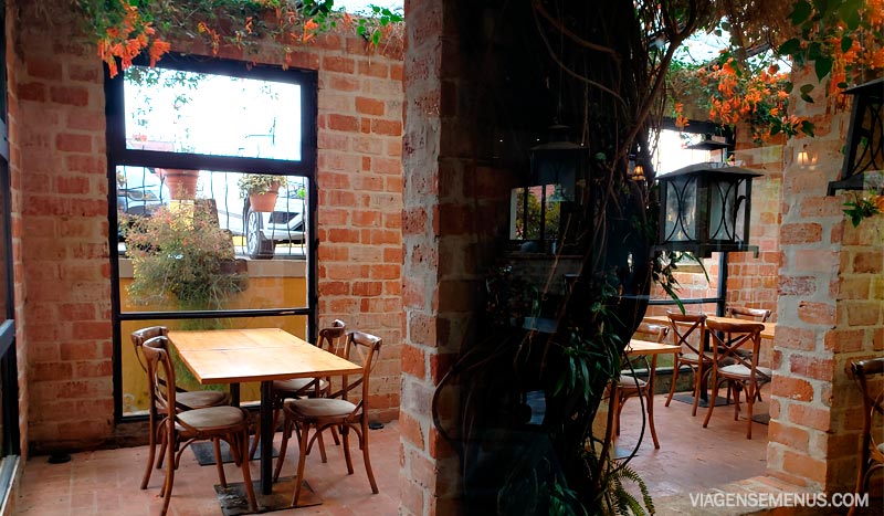 Ambiente externo do restaurante Confraria do Sabor em Campos do Jordão
